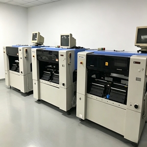 เครื่องยิงชิป YAMAH YV100XGP YV100XE SMT สำหรับชิ้นส่วนรูปทรงแปลกตา  ความสามารถในการประกอบแผงวงจรพิมพ์ (PCB) สำหรับงานต้นแบบถึงงานผลิตจำนวนมาก - Product Image 6