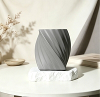 Pot à bougie carré en ciment C&H avec logo personnalisé, design torsadé unique, finition mate, récipient vide pour cire, ornement moderne pour la maison