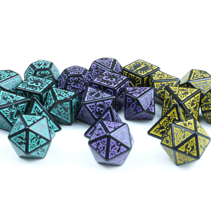 Ensemble de 7 dés polyédriques noirs gravés, fabrication artisanale haut de gamme personnalisable pour le jeu, directement de l'usine - Product Image 1