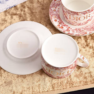 Service à café de luxe rouge en porcelaine fine, ensemble théière, tasses et soucoupes pour le thé de l'après-midi - Product Image 4