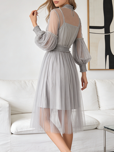 Robe d'été en coton grande taille de style français, grise, en dentelle, décontractée, trapèze, longueur thé, avec taille naturelle, manches lanternes, col rond - Product Image 2