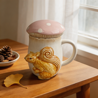 Tasse à café en céramique 3D en forme d'écureuil avec couvercle champignon rose, tasse à thé en porcelaine côtelée, figurine animale unique, vente en gros OEM ODM