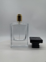 Offre Spéciale vide de luxe 30ml 50ml 100ml FEA pompe claire avec acrylique personnaliser bouchon parfum borosilicate bouteille en verre diffuseur de roseau