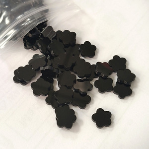 Piedra suelta de ágata ónix negra natural en forma de flor para la fabricación de joyas. - Product Image 2