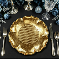 Assiettes de présentation classiques en plastique PP, élégantes et durables, en forme de pétale argenté, à double motif gaufré, pour événements, entreprises et hôtels, achat en gros