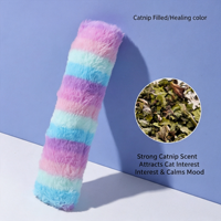Jouet à mâcher couineur pour chien en peluche à rayures arc-en-ciel avec herbe à chat, poils longs et duveteux, nettoyage des dents, 3 couleurs, vente en gros, personnalisable