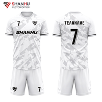 Ensemble d'uniformes de football personnalisés pour hommes en polyester respirant avec logo brodé ou thermocollé pour clubs, matchs, entraînements, vêtements de sport et détaillants