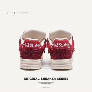 Chaussures de sport rétro rouges imperméables à semelle souple et épaisse pour hommes et femmes, modèle 2026 personnalisé de haute qualité - Product Image 4