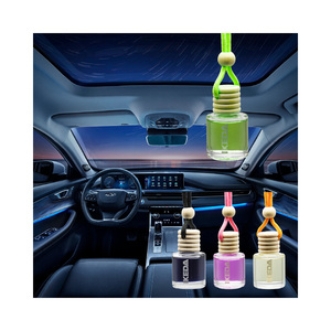 Adornos miniatura de zapatillas AJ al por mayor para espejo retrovisor de coche, diferentes aromas, ambientador para coche - Product Image 1