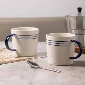 Nouvelle conception, bonne qualité, tasse en céramique bleu foncé à motif de dessin animé, finition mate personnalisée, grès de qualité supérieure, classique, compatible lave-vaisselle et micro-ondes - Product Image 4