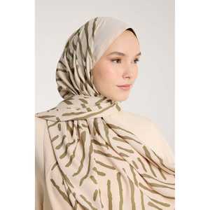 Écharpe longue vintage en satin de soie, design personnalisé en V, motif de créateur sur mesure, 100 % soie beige-kaki pour la saison automne - Product Image 1