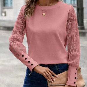 T-shirt haut tendance pour femme, best-seller, en tissu gaufré, à manches boutonnées, avec empiècements en dentelle et découpes - Product Image 2