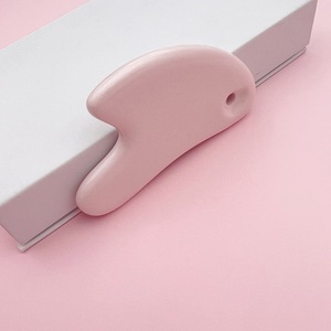 Masseur Gua Sha en céramique à tenir à la main avec bord lisse pour le <span class=keywords><strong>visage</strong></span> et le corps, thérapie imperméable pour la physiothérapie et l'<span class=keywords><strong>acupuncture</strong></span> - Product Image 5