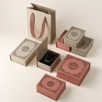 Scatola Portagioie Magnetica a Libro alla Moda per Anelli, Orecchini e Collane, Personalizzabile con Logo, Confezione Regalo con Coperchio a Ribalta - Vendita all'Ingrosso