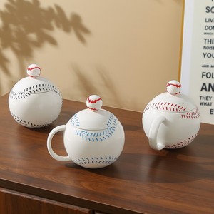 Mug à café en céramique original en forme de balle de baseball avec couvercle et cuillère - Product Image 1