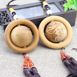 Pendentif porte-bonheur en bois de cyprès vieilli, breloque à pompon de 40 mm pour décoration de rétroviseur de voiture, unisexe, à porter au quotidien - Product Image 2