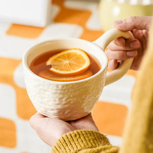 Taza de Cerámica Nórdica Individual con Asa, Diseño Floral, Artística, Minimalista, para Café o Agua - Product Image 2