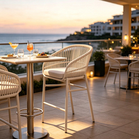 Chaise de bistrot moderne pour hôtel, villa, resort, terrasse, patio, restaurant extérieur, bord de mer, avec cadre en aluminium et tabouret de bar en corde tressée avec coussin