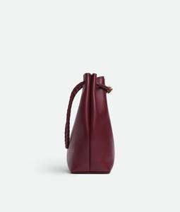 Sac seau Bottega BV Andiamo, sac seau en cuir de veau soyeux avec détail de nœud signature et bandoulière coulissante Veneta - Product Image 3