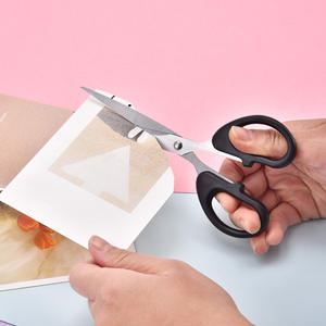 กรรไกรงานฝีมือสีดำ 6 นิ้ว เหล็ก 2Cr13 สำหรับตัดกระดาษ ใช้ในสำนักงาน บ้าน และนักเรียน - Product Image 1