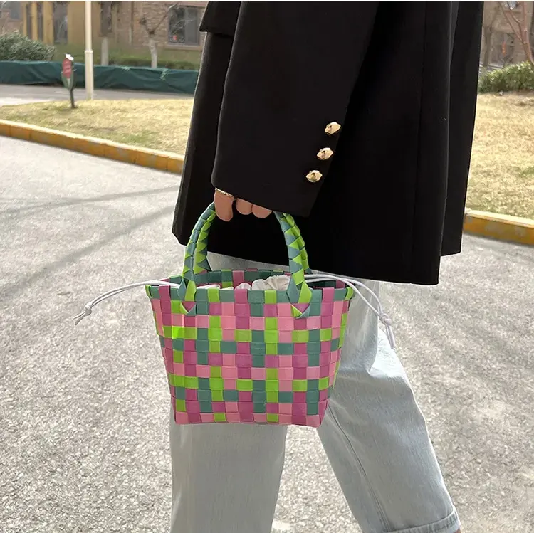 नया सरल फैशन हस्तनिर्मित पीपी बुना हुआ हाथ बैग सुपरमार्केट शॉपिंग टोकरी बुने बैग