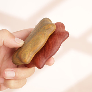 Peine de masaje para el cuero cabelludo de madera natural y latón, con forma de oreja de gato, cepillo para meridianos capilares, para el cuidado del cabello y alivio del estrés - Product Image 3