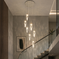 Lampe suspendue longue en cristal avec finition laiton, plaque de plafond de 60 cm pour plafond haut, éclairage d'escalier duplex
