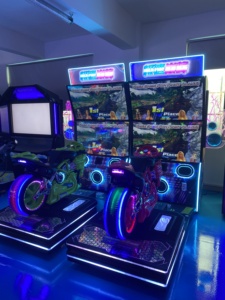 Nouveau simulateur de course <span class=keywords><strong>VR</strong></span> 55 pouces 2026, machine d'arcade à double écran dynamique, équipement de salle de jeux à monnayeur - Product Image 4