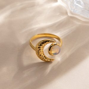 Anello Aperto Minimalista J&D a Forma <span class=keywords><strong>di</strong></span> <span class=keywords><strong>Luna</strong></span> Martellata in Acciaio Inossidabile Placcato Oro 18K con <span class=keywords><strong>Opale</strong></span> Incastonato, Regolabile, Regalo Celestiale per Donne - Product Image 5