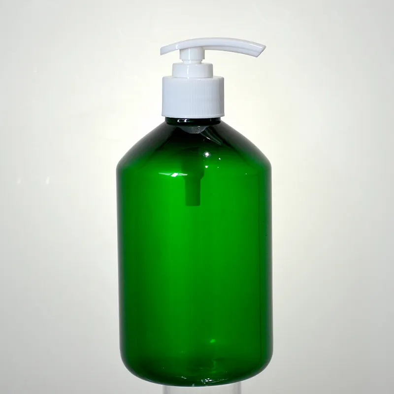 Botella de champú verde de 500ml botella de plástico de hombro inclinado con rociador de gatillo botella transparente verde marrón ámbar con SP blanco negro