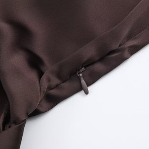 KAR&OT ZA 2025 Nuova Collezione Invernale: Abito <span class=keywords><strong>Corto</strong></span> <span class=keywords><strong>a</strong></span> Collo Alto con <span class=keywords><strong>Maniche</strong></span> <span class=keywords><strong>Lunghe</strong></span> e Dettaglio Plissettato in Raso 9736332 - Product Image 5