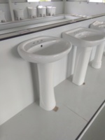 Ensemble de lavabo et cuvette de toilette en céramique moderne à prix économique pour hôtels et appartements