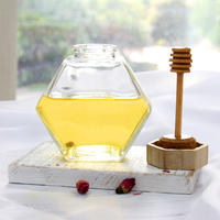 Pot à miel hexagonal en verre transparent avec impression personnalisée, avec cuillère en bois et couvercle en bambou pour le stockage des aliments et les cadeaux