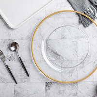 Assiettes transparentes de décoration de table bon marché en gros avec plats et assiettes à rebord doré pour événement