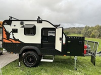 Mini caravane de luxe personnalisée camping-car fabriqué en usine avec grande fenêtre tout-terrain pour les aventures en plein air pour camion camping voyage