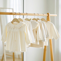 Nouveauté 2025 : Cintres en bois pour bébés garçons et filles, design multifonctionnel pour armoire, service ODM/OEM avec logo personnalisé