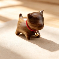 Figurine de chat sculptée à la main, mignonne mini-statue de chien, décoration de bureau, ornement artisanal en bois pour la maison, cadeau