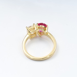 90% des fashionistas adore la bague de fiançailles à deux pierres Toi et Moi, qui est vraiment romantique et polyvalente - Product Image 2