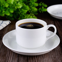 Ensemble tasse et soucoupe à café en porcelaine céramique style nordique blanc pur 180 ml, vaisselle simple et élégante pour un usage quotidien