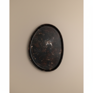 Élégant plateau de service en résine avec revêtement brillant, parfait pour améliorer l'esthétique de la table à manger lors des célébrations - Product Image 1