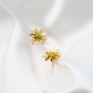 Daisy Stud Earrings Gold Flower Shape Titanium Steel Inlay Claw Setting For Women Gift Fashion Jewelry - Product Image 1