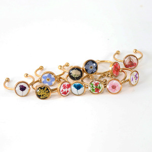 33 Designs Bague réglable en acier inoxydable avec fleur de mignonnette et fleurs stabilisées en résine, bijoux pour femmes - Product Image 4