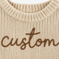Benutzerdefiniertes Logo OEM Herren Vintage Beige Grobstrick-Pullover mit Stickerei-Logo Langarm Casual Großhandel Kleidung