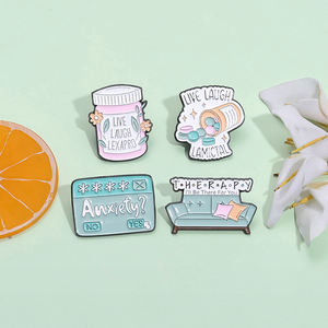 Pillola di amore felice Spilla di smalto articoli medici collezione di siringa distintivo risvolto medico ospedale infermiere regalo all'ingrosso per studente - Product Image 3