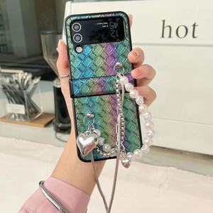 Nouvelle arrivée peau de crocodile Laser <span class=keywords><strong>avec</strong></span> <span class=keywords><strong>chaîne</strong></span> pour <span class=keywords><strong>Samsung</strong></span> z flip 4 3 <span class=keywords><strong>coque</strong></span> de couverture mobile pliante Anti-chute de haute qualité - Product Image 3