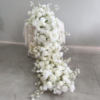 Chemin de table en roses artificielles en soie colorées pour la décoration de mariages, de fêtes à domicile et comme chemin de table pour la table de signature de mariage