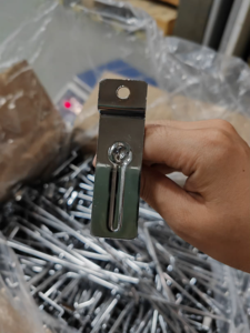 Ganchos Slatwall de metal de alta calidad para estante de exhibición - Product Image 6