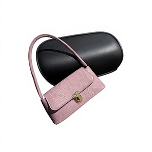 Nouveau <span class=keywords><strong>Sac</strong></span> à Bandoulière Femme HK 2026 Tendance Été avec Motif Pierre Polyvalent – <span class=keywords><strong>Sac</strong></span> Sous le Bras Vente en Gros pour la Saison <span class=keywords><strong>Printemps</strong></span> - Product Image 1