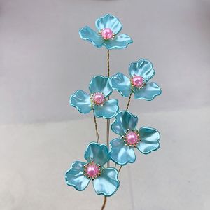 Fleur de Magnolia Artificielle Bleue avec Centre Perlé en ABS, Faite à la Main, Décoration de Mariage, Perles Dispersées, Style Moderne - Product Image 1