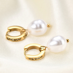 ต่างหูมุกห่วงชุบทอง18K จี้มุกเทียมสวมใส่ทุกวันสีทองทำจากเหล็ก - Product Image 2